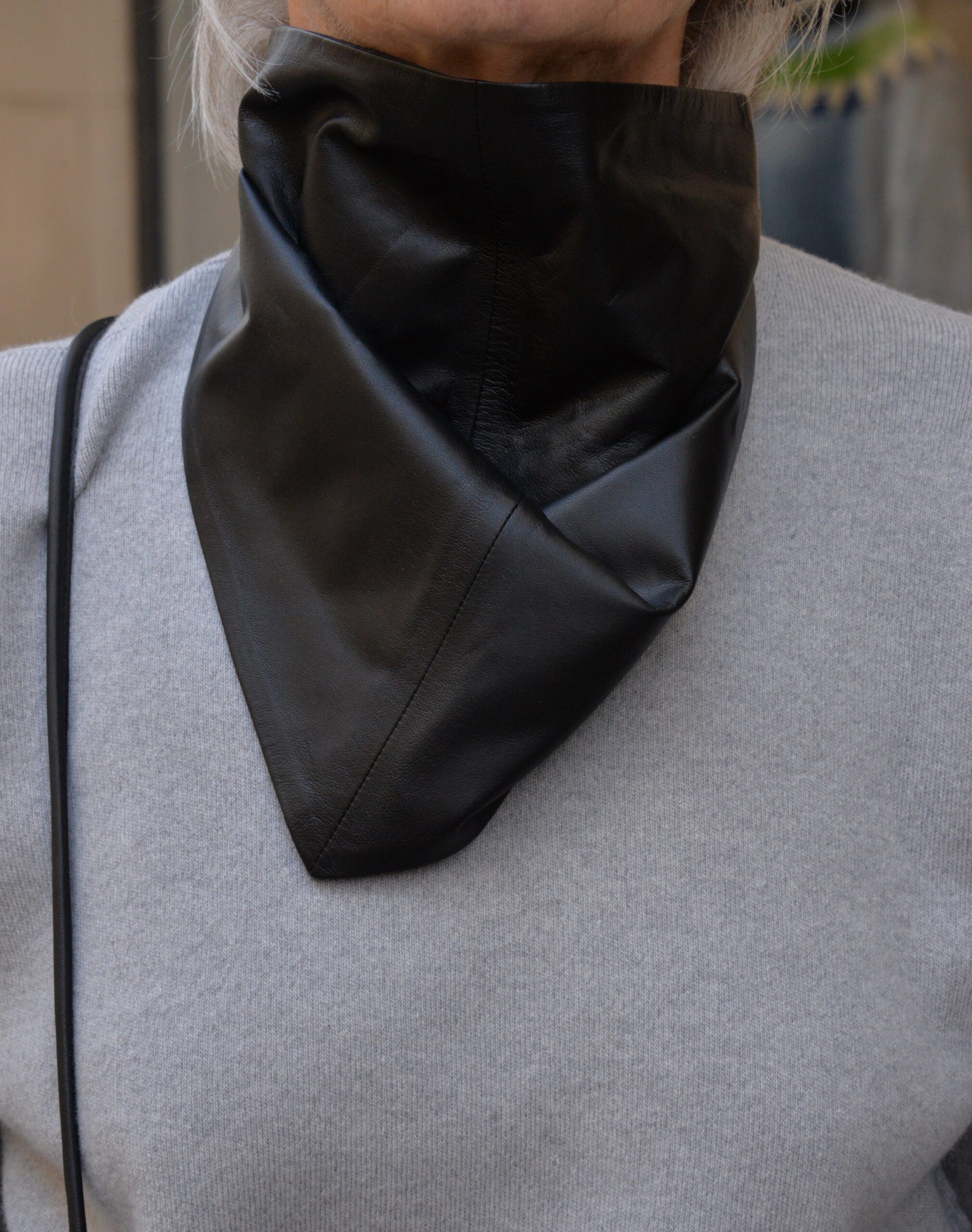 Écharpe en Cuir et Soie